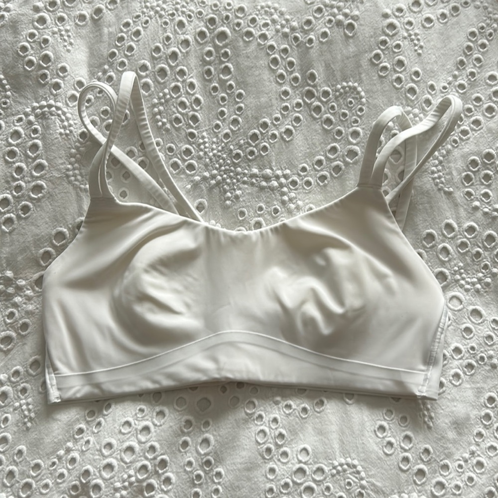 Lululemon like a cloud bra